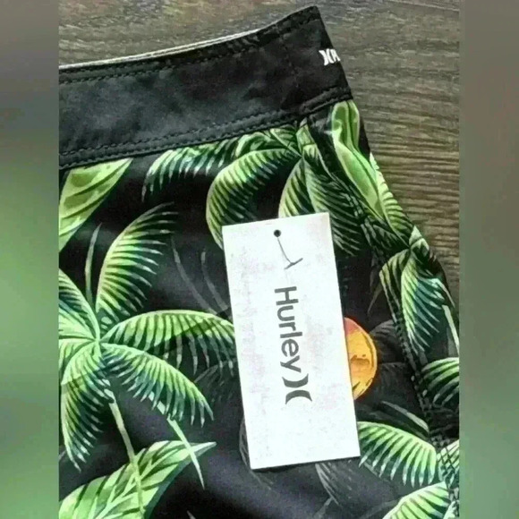 NWT HURLEY men’s swim trunks size 42 (waist to  bottom 21 inches) - Picture 6 of 8